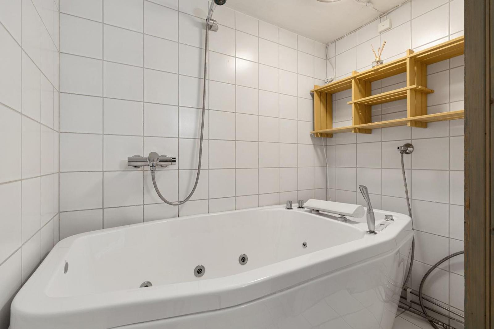 Room In Cozy Apartment 7 Min Walk From The City Center 트롬쇠 외부 사진